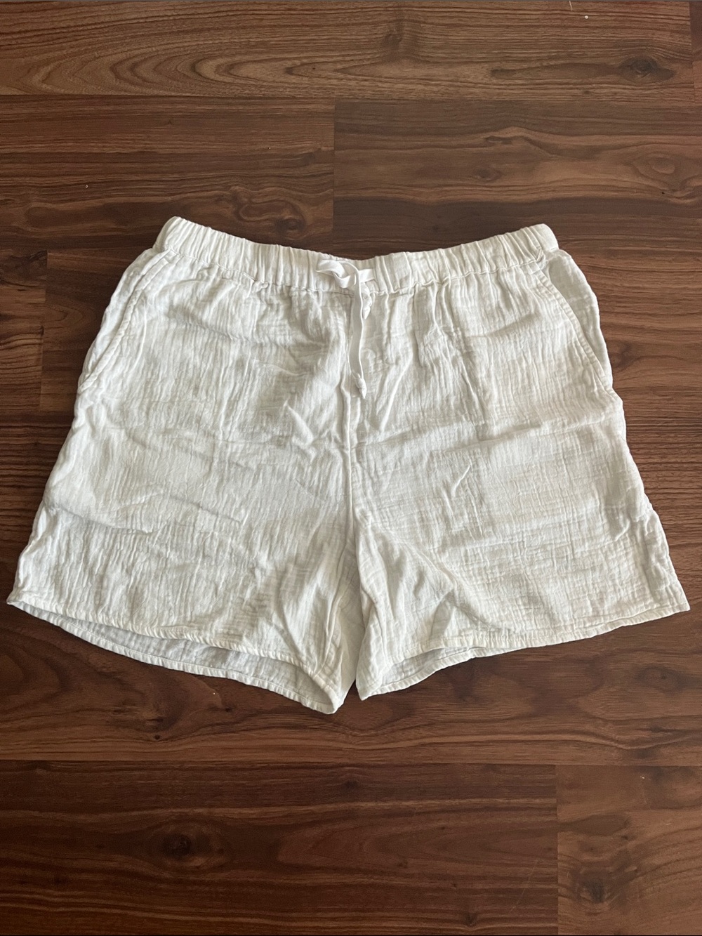Aritzia White Cotton Guauze Elastic Waist Shorts